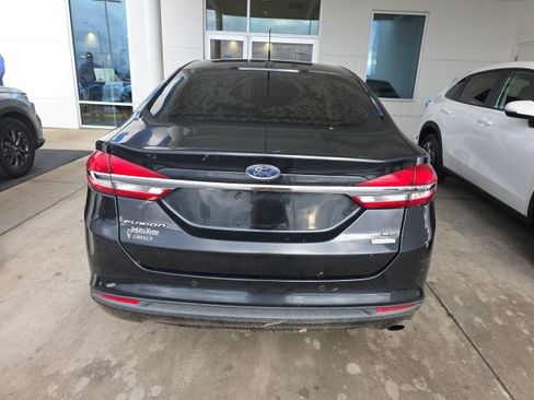 Used 2017 Ford Fusion SE w/ Fusion SE Technology Package image 5