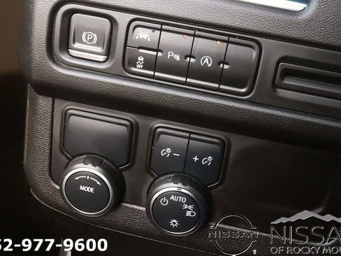 Used 2023 Chevrolet Suburban Premier image 26