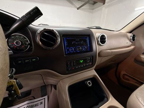 Used 2005 Ford Expedition Eddie Bauer RWD image 15