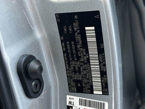 Used 2025 Toyota Highlander XLE FWD image 29