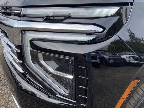 New 2026 Chevrolet Suburban Premier image 12