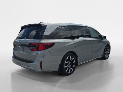 Used 2025 Honda Odyssey Elite image 3