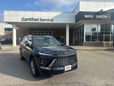 Used 2025 Buick Enclave Avenir AWD/4WD image 2
