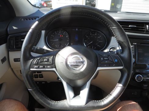 Used 2022 Nissan Rogue Sport SL w/ Premium Package image 13