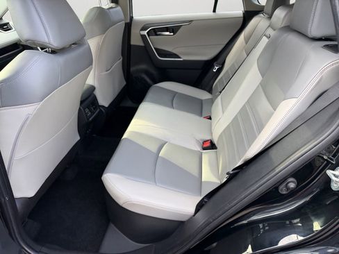 Used 2023 Toyota RAV4 XLE Premium image 15
