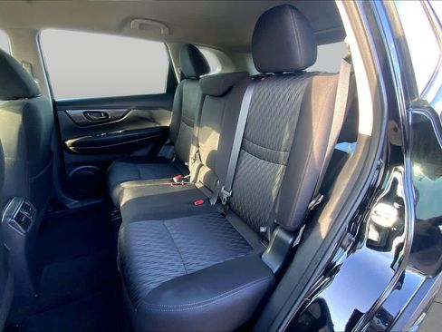 Used 2020 Nissan Rogue S FWD image 21