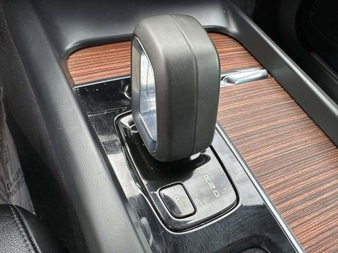 Used 2022 Volvo S60 B5 Inscription image 32