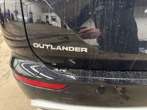 Used 2024 Mitsubishi Outlander SE image 15