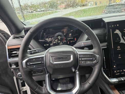 Used 2025 GMC Yukon Denali w/ Sun & Power Step Package image 16