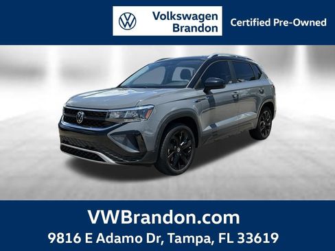 Used 2024 Volkswagen Taos SE w/ Panoramic Sunroof Package FWD image 1