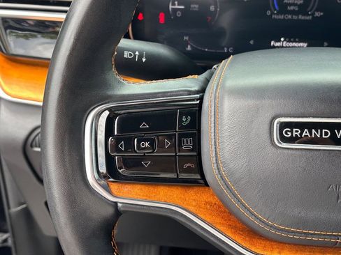 Used 2022 Jeep Grand Wagoneer Series III w/ Rear Seat Video Group 1 AWD/4WD image 18