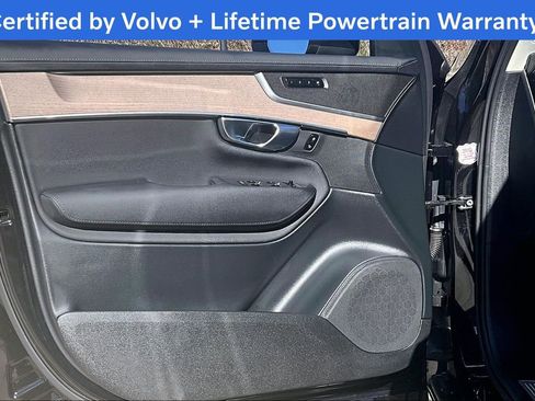 Used 2025 Volvo XC90 B6 Plus AWD/4WD image 24