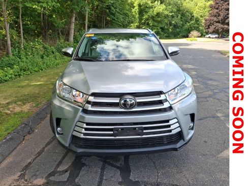 Used 2019 Toyota Highlander XLE AWD/4WD image 3