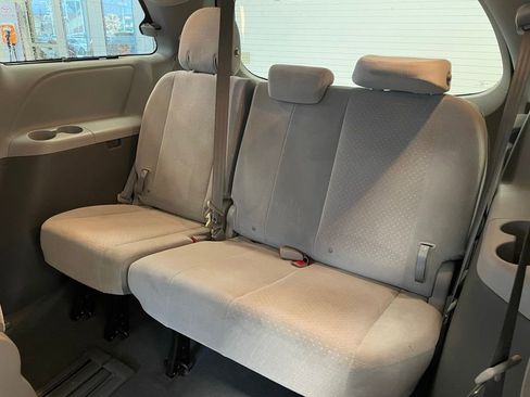 Used 2020 Toyota Sienna LE image 13