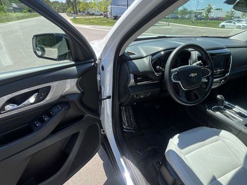Used 2019 Chevrolet Traverse LS FWD image 16