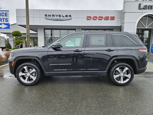 New 2026 Jeep Grand Cherokee Limited w/ Luxury Tech Group II AWD/4WD image 2