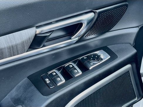 Certified 2023 Kia Telluride EX w/ EX Captain's Chair Package FWD image 12