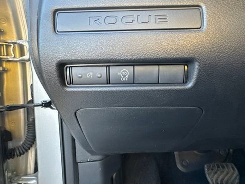 Used 2024 Nissan Rogue S AWD/4WD image 11