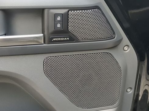 Certified 2023 Land Rover Defender 110 X-Dynamic SE AWD/4WD image 32