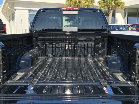 Used 2025 Nissan Frontier SV image 8