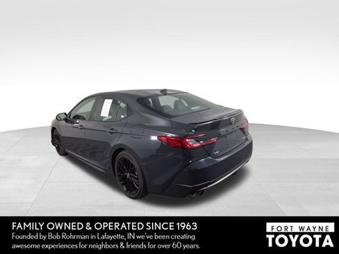 Used 2025 Toyota Camry SE FWD image 9