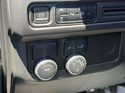 Used 2024 Chevrolet Tahoe LS RWD image 8