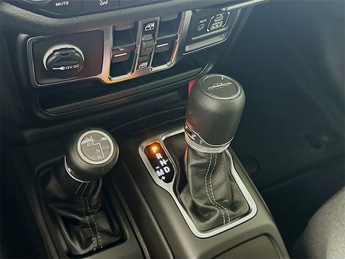 New 2025 Jeep Gladiator Sport image 12