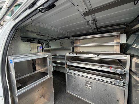 Used 2014 Chevrolet Express 2500 RWD image 15
