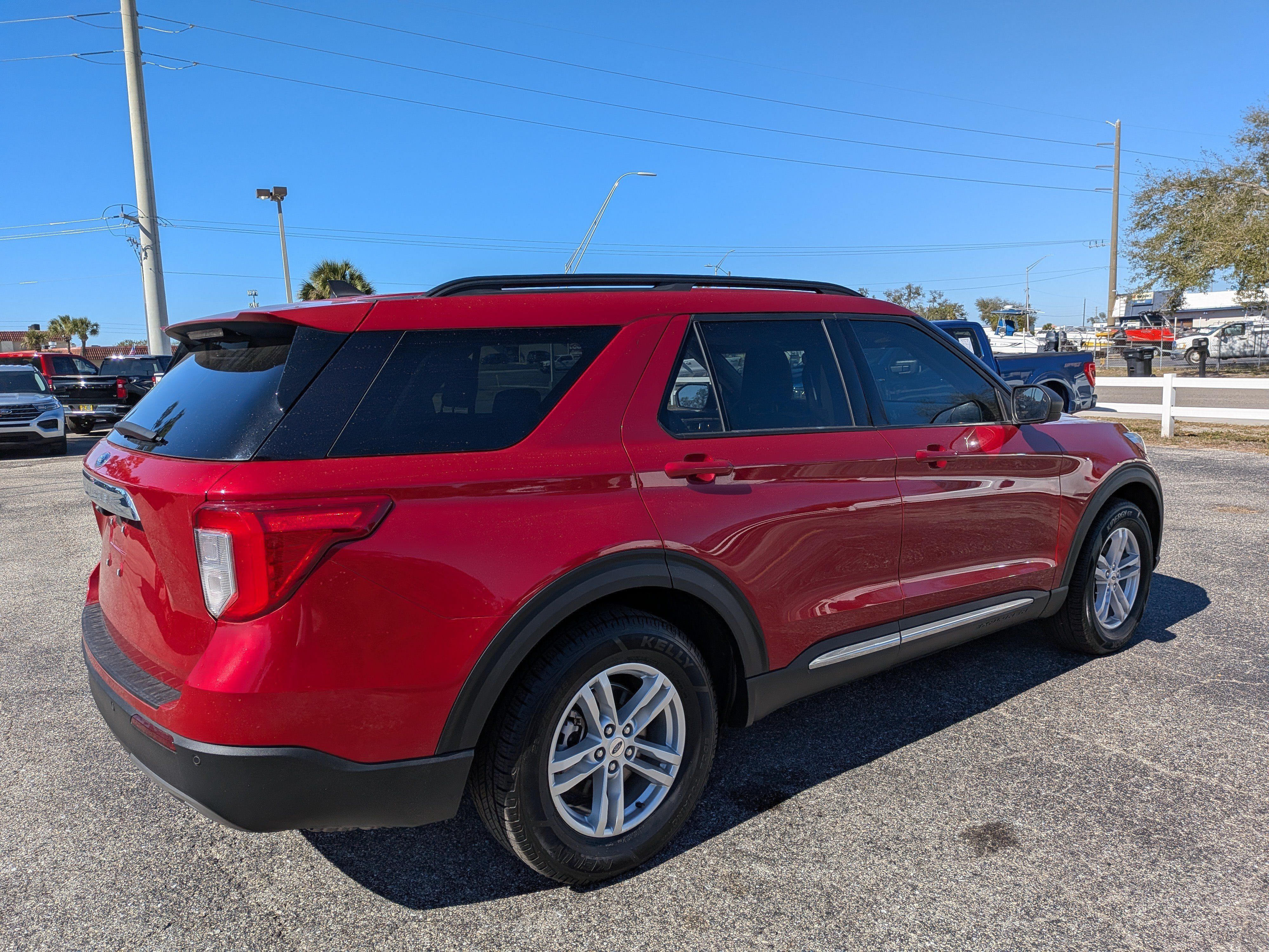 Used 2023 Ford Explorer XLT w/ Equipment Group 202A RWD image 4