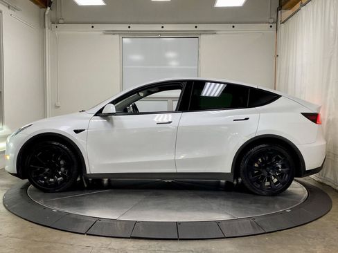 Used 2023 Tesla Model Y Long Range AWD/4WD image 6