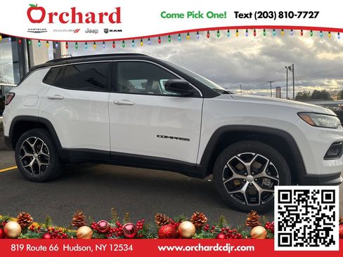 Used 2024 Jeep Compass Limited image 4