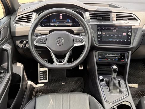 Used 2023 Volkswagen Tiguan SE R-Line FWD image 11