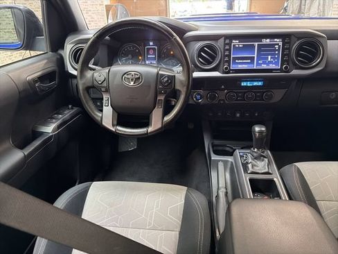 Used 2022 Toyota Tacoma TRD Sport w/ Technology Package AWD/4WD image 15