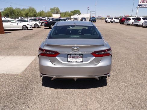 Used 2021 Toyota Camry SE FWD image 7
