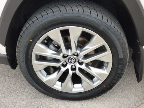 Used 2020 Toyota RAV4 Limited FWD image 9