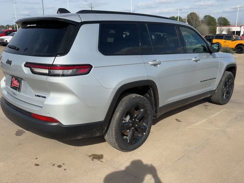 New 2025 Jeep Grand Cherokee L Limited w/ Black Appearance Package image 9