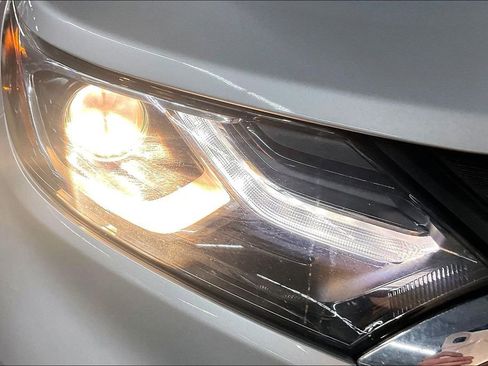 Used 2020 Chevrolet Equinox LS w/ LS Convenience Package image 31