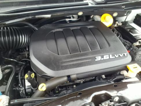Used 2016 Dodge Grand Caravan SE FWD image 31