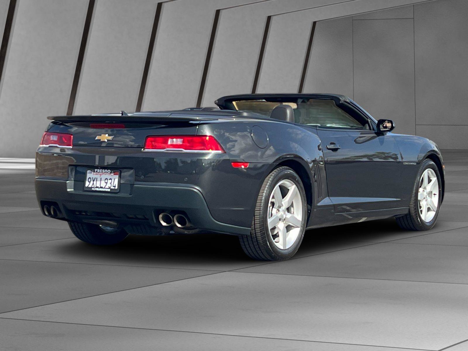 Used 2015 Chevrolet Camaro LT RWD image 4