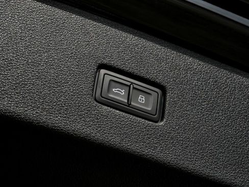 Used 2022 Audi Q8 Premium Plus AWD/4WD image 53