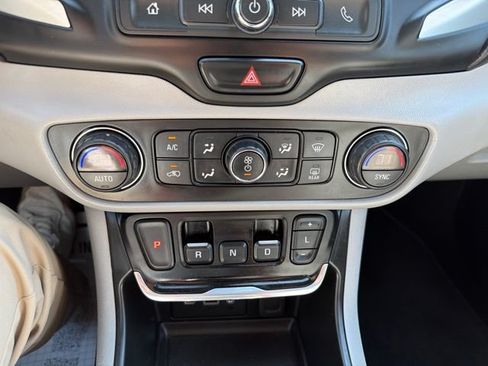 Used 2020 GMC Terrain SLE w/ Driver Convenience Package FWD image 16