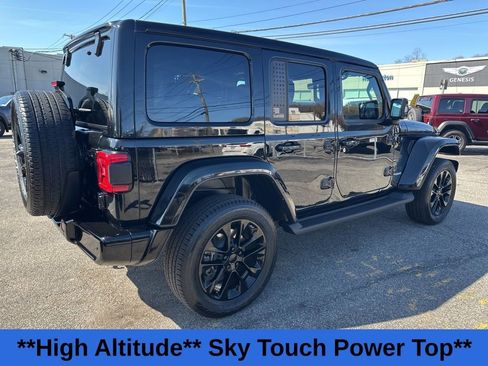 Used 2022 Jeep Wrangler Unlimited Sahara image 5