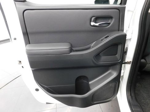 Used 2024 Nissan Frontier SV image 16