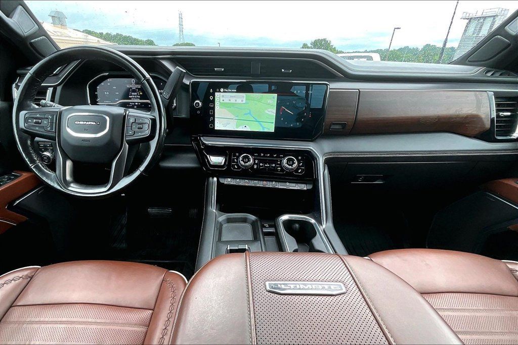 Used 2024 GMC Sierra 3500 Denali Ultimate AWD/4WD image 10