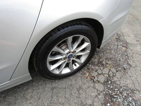 Used 2017 Ford Fusion SE FWD image 28