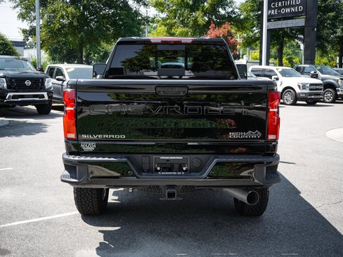 Used 2025 Chevrolet Silverado 2500 High Country w/ High Country Premium Package AWD/4WD image 9