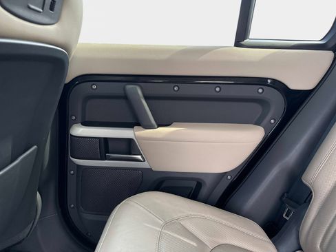 Used 2022 Land Rover Defender 110 S image 15