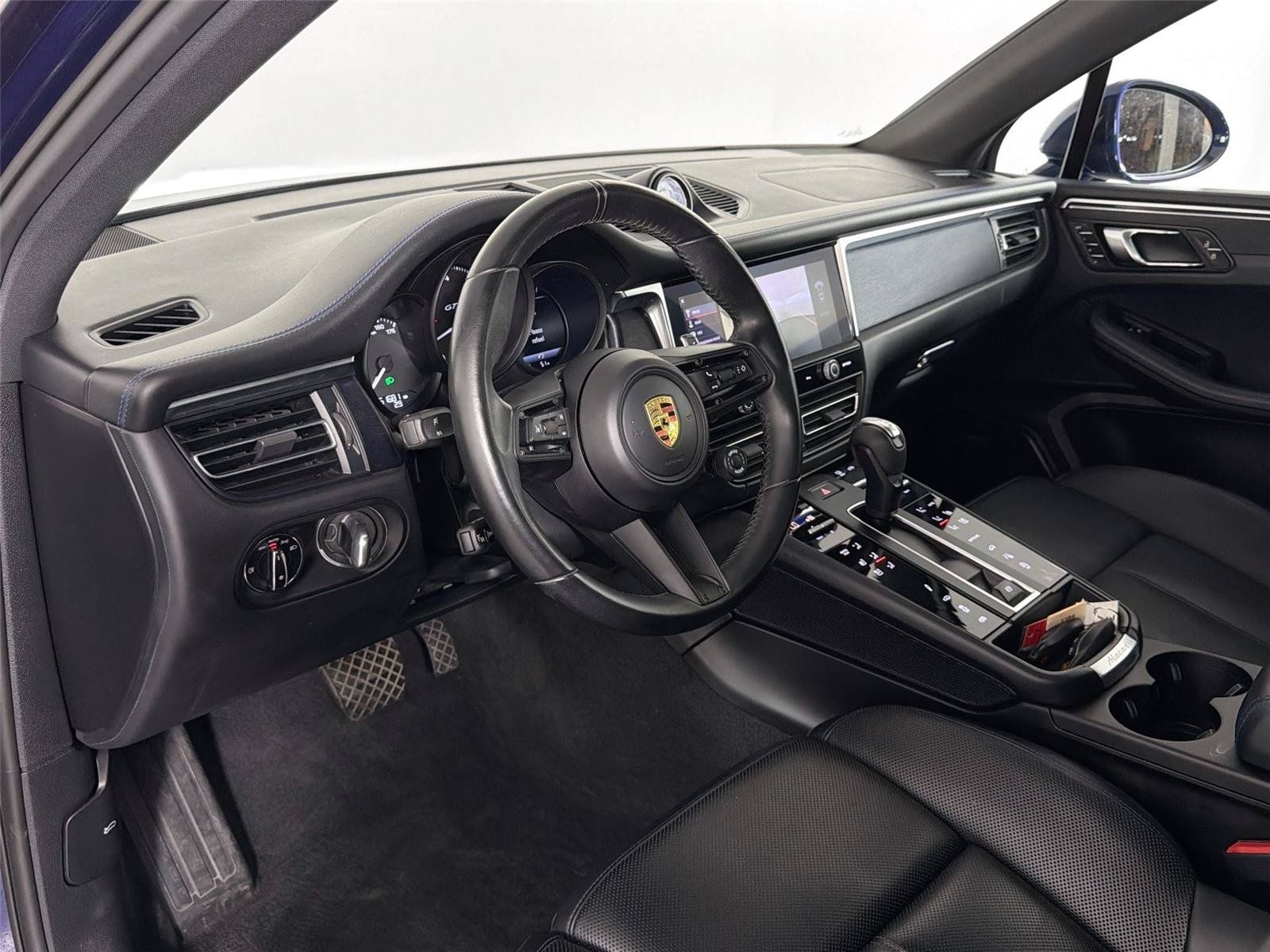 Certified 2023 Porsche Macan GTS w/ Premium Package Plus AWD/4WD image 4