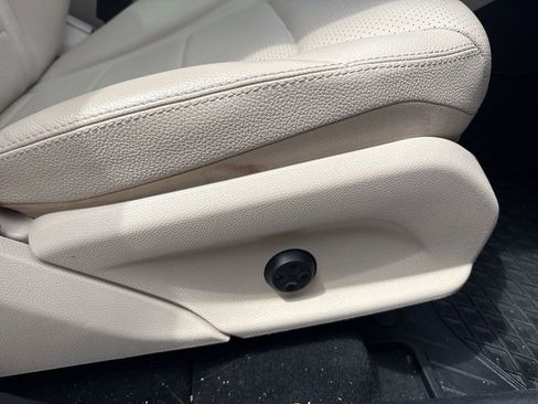 Used 2016 Mercedes-Benz GLC 300 4MATIC image 32