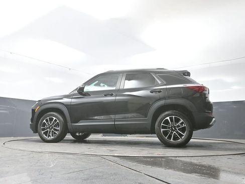 Used 2025 Chevrolet TrailBlazer LT w/ Driver Confidence Package image 52